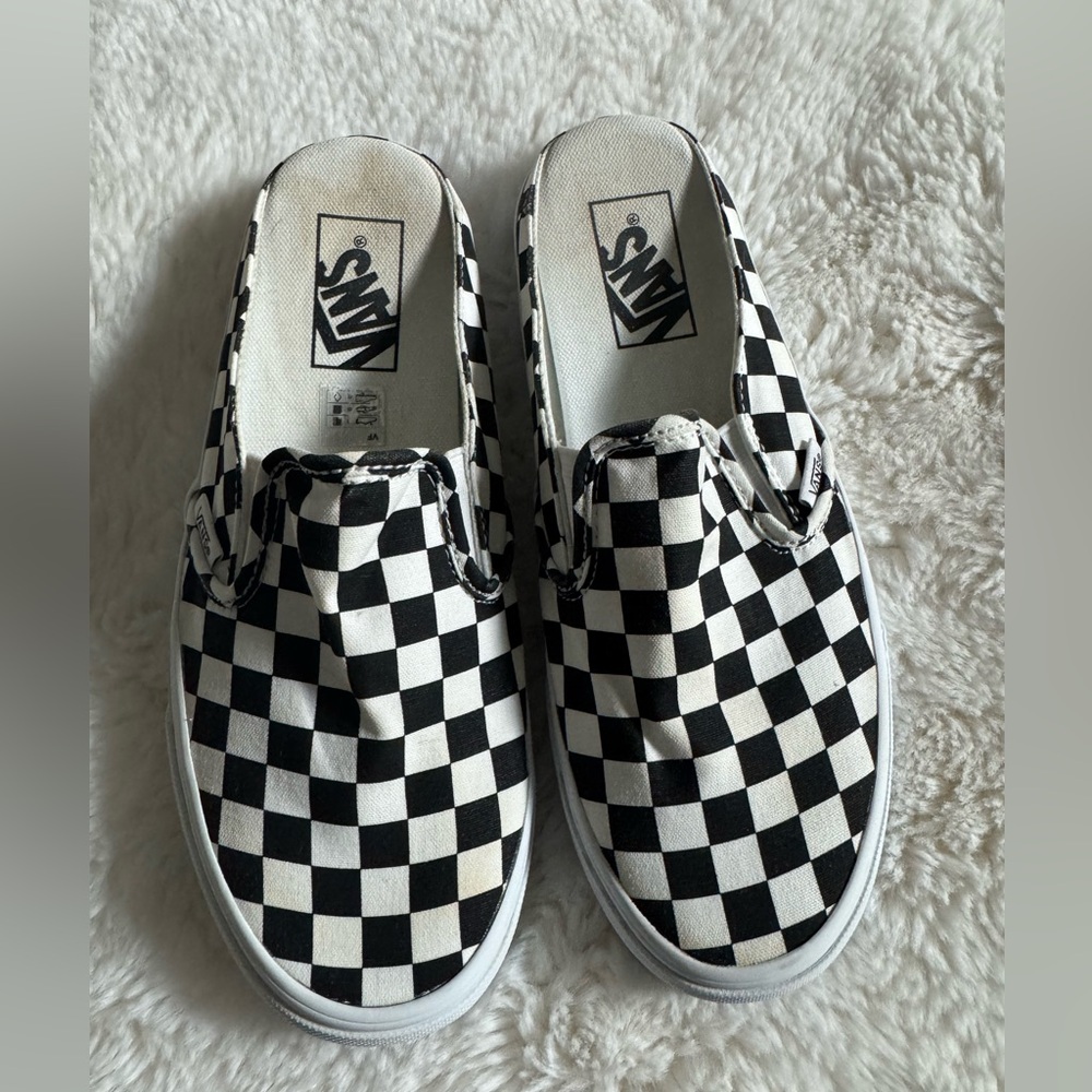 Vans size 8.0 /38.5 euro  black and white checkered shoe